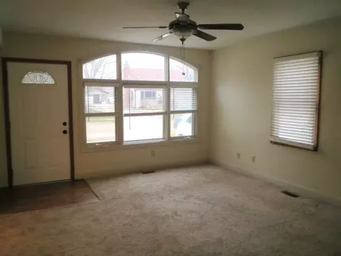 710 E Chamberlin St, Dixon, IL 61021 photo 2