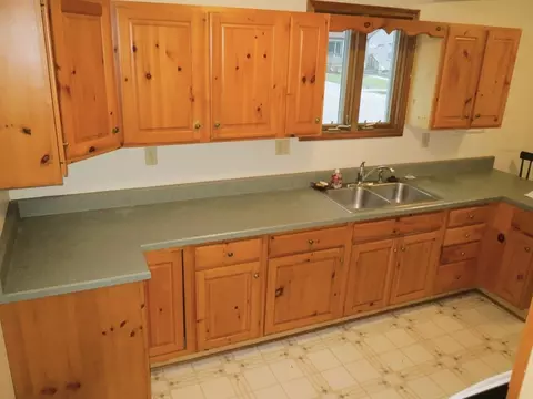 710 E Chamberlin St, Dixon, IL 61021 photo 4