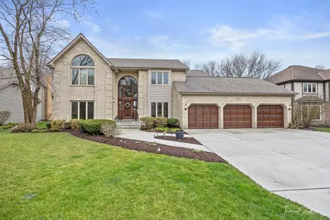 824 Burgess Hill Rd, Naperville, IL 60565