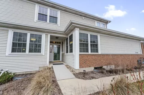 31401 Kline Cir #31401, Warrenville, IL 60555
