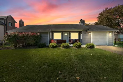 223 S West St, Naperville, IL 60540