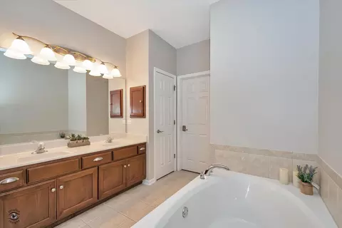 Bath - 22959 Redwing Ct, Plainfield, IL 60586 photo 1 of 5