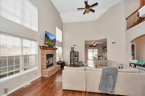 Living - 22959 Redwing Ct, Plainfield, IL 60586 photo 4 of 4