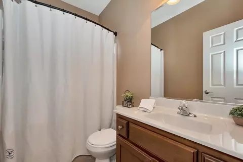 Bath - 22959 Redwing Ct, Plainfield, IL 60586 photo 2 of 5