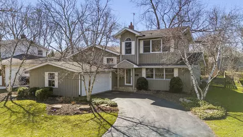 1209 Cardinal Ln, Naperville, IL 60540