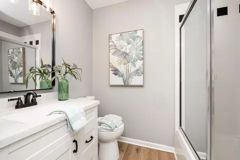 Bath - 16218 Washington Ct, Plainfield, IL 60544 photo 2 of 2
