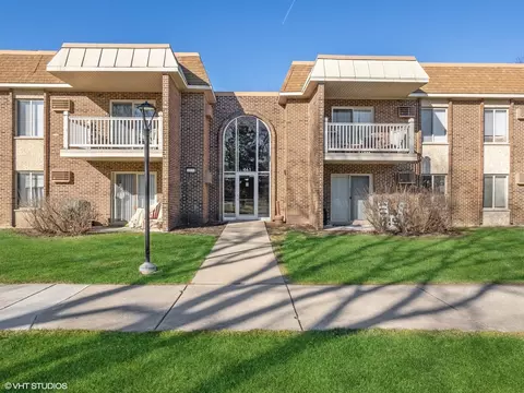461 N Jonathan Dr #205, Palatine, IL 60074