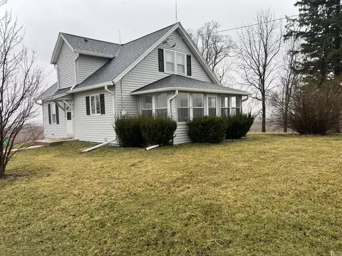 5078 S Clover Rd, Freeport, IL 61032