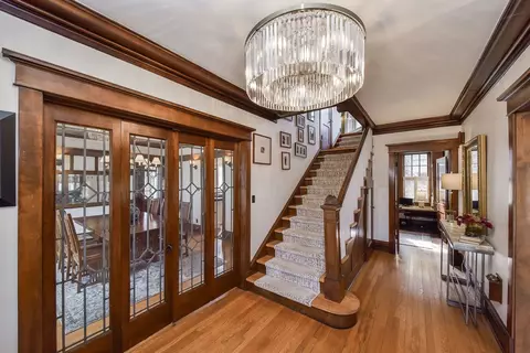 Entry Way - 608 E Chicago Ave, Naperville, IL 60540 photo 2 of 12
