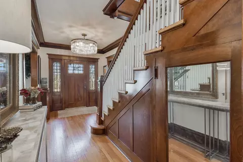 Entry Way - 608 E Chicago Ave, Naperville, IL 60540 photo 8 of 12