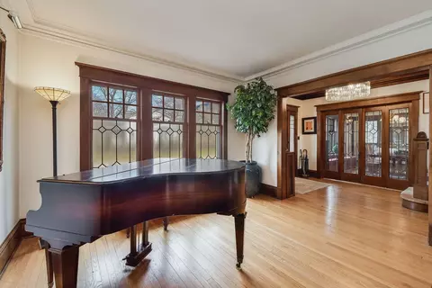 Entry Way - 608 E Chicago Ave, Naperville, IL 60540 photo 5 of 12