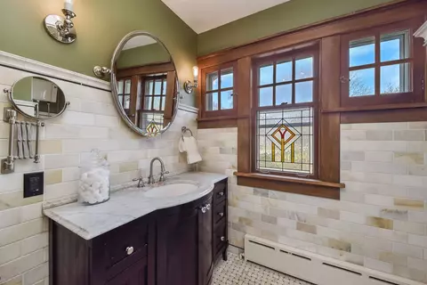 Bath - 608 E Chicago Ave, Naperville, IL 60540 photo 2 of 4