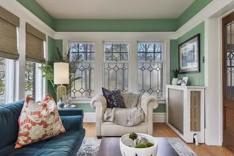 Living - 608 E Chicago Ave, Naperville, IL 60540 photo 4 of 6