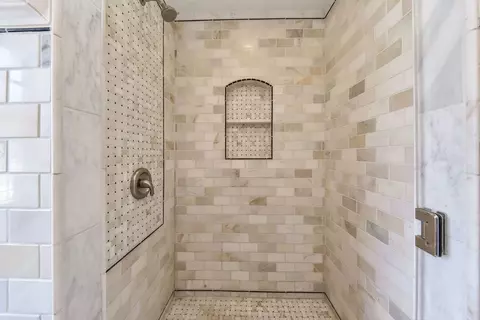 Bath - 608 E Chicago Ave, Naperville, IL 60540 photo 3 of 4