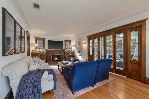 Living - 608 E Chicago Ave, Naperville, IL 60540 photo 1 of 6