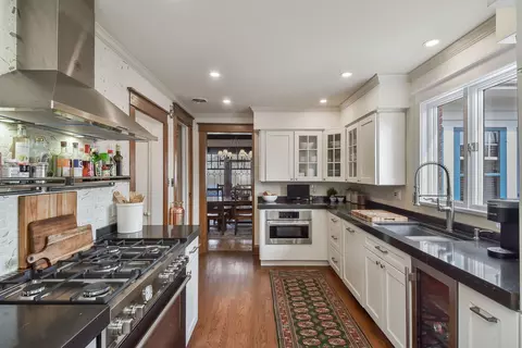 Kitchen - 608 E Chicago Ave, Naperville, IL 60540 photo 4 of 5