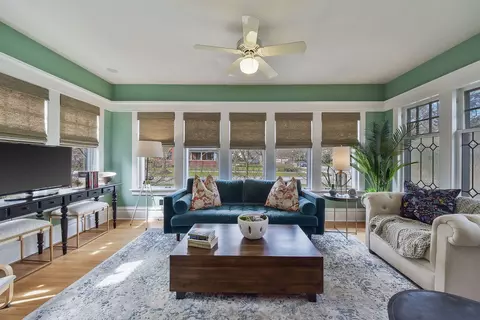 Living - 608 E Chicago Ave, Naperville, IL 60540 photo 3 of 6