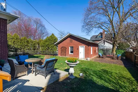 Exterior - 608 E Chicago Ave, Naperville, IL 60540 photo 6 of 8