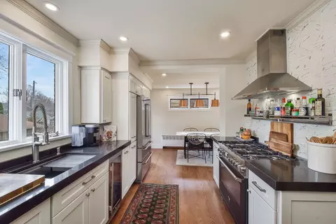 Kitchen - 608 E Chicago Ave, Naperville, IL 60540 photo 2 of 5
