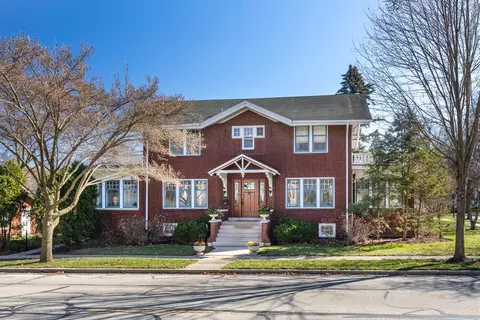 608 E Chicago Ave, Naperville, IL 60540