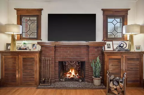 Living - 608 E Chicago Ave, Naperville, IL 60540 photo 2 of 6