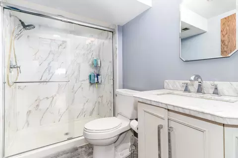 Bath - 5305 138th St, Crestwood, IL 60445 photo 1 of 2