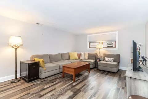Living - 5305 138th St, Crestwood, IL 60445 photo 2 of 3