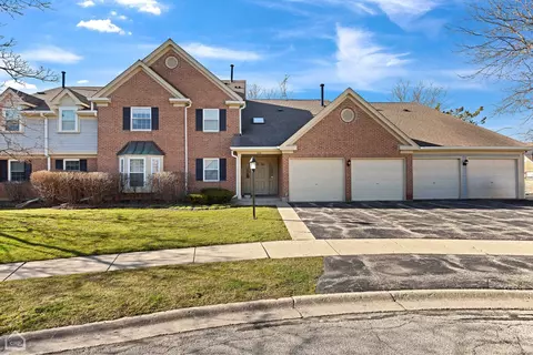 206 Dublin Ln #Z2, Schaumburg, IL 60194