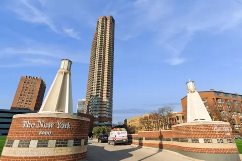 3660 N Lake Shore Dr #701, Chicago, IL 60613