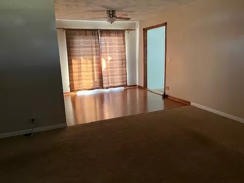 65 Flagstaff Ln, Hoffman Estates, IL 60169 photo 2