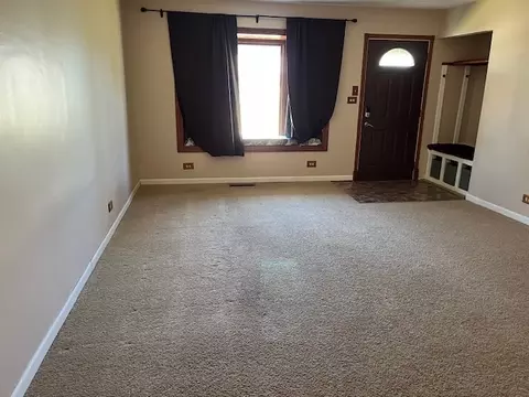 65 Flagstaff Ln, Hoffman Estates, IL 60169 photo 3