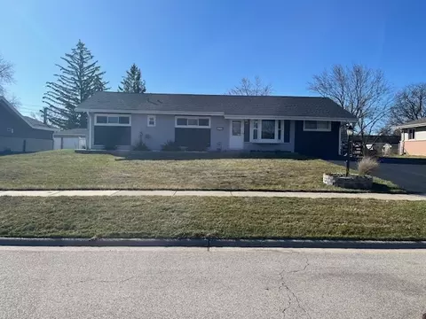 65 Flagstaff Ln, Hoffman Estates, IL 60169