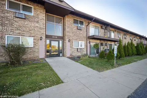 818 E Old Willow Rd #205, Prospect Heights, IL 60070