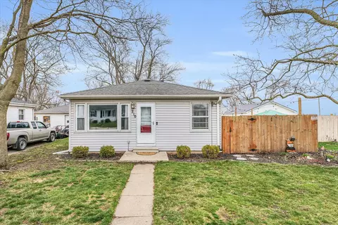 210 North St, Fisher, IL 61843