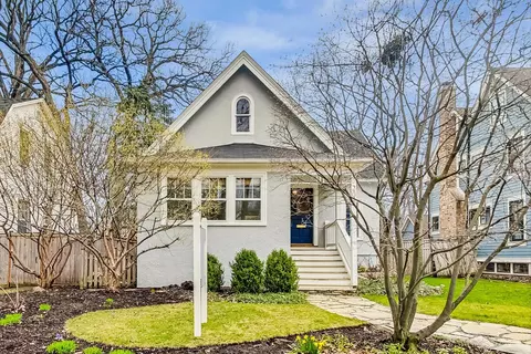208 Wood Ct, Wilmette, IL 60091