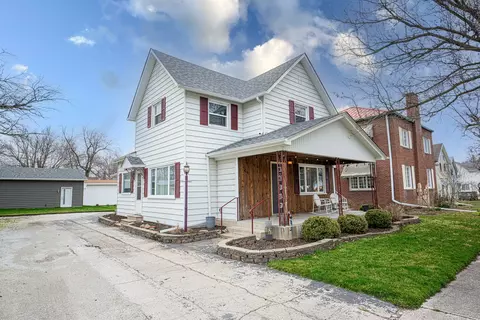 357 W Station St, Saint Anne, IL 60964