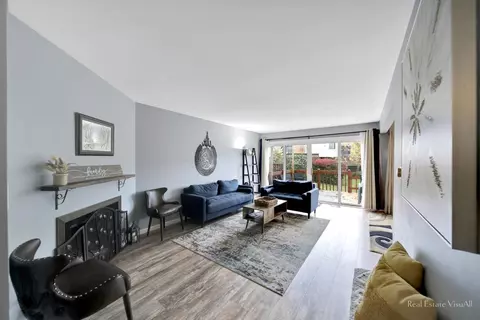 1005 Spring Mill Dr, Hoffman Estates, IL 60169 photo 4