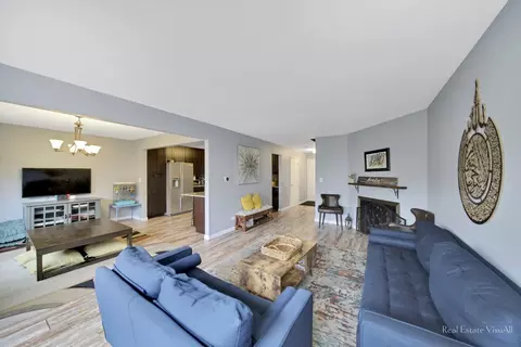 1005 Spring Mill Dr, Hoffman Estates, IL 60169 photo 7