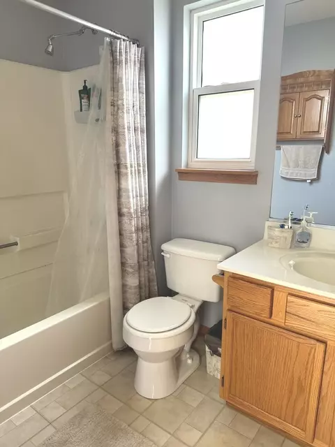 Bath - 7202 Applegate Dr, Plainfield, IL 60586 photo 2 of 3