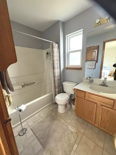 Bath - 7202 Applegate Dr, Plainfield, IL 60586 photo 1 of 3