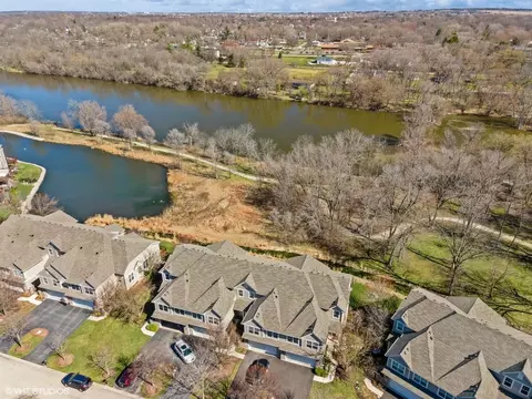 142 River Mist Dr, Oswego, IL 60543