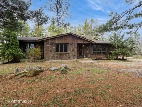 9509 S Union Rd, Huntley, IL 60142
