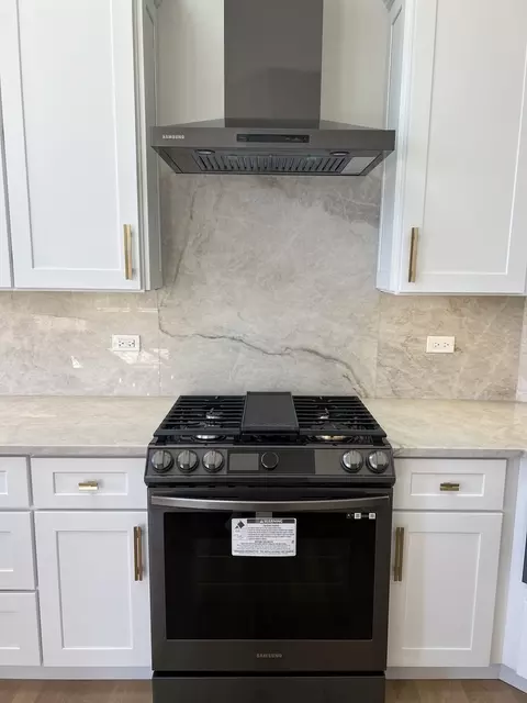 Kitchen - 24 Pine Needles Dr, Lemont, IL 60439 photo 3 of 5