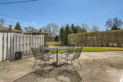 681 Manor Ct, Des Plaines, IL 60016 photo 29