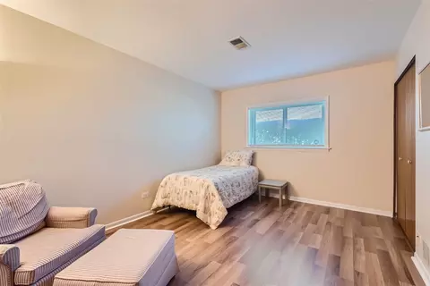 681 Manor Ct, Des Plaines, IL 60016 photo 26