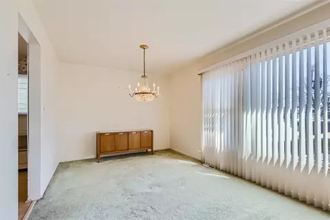 681 Manor Ct, Des Plaines, IL 60016 photo 8