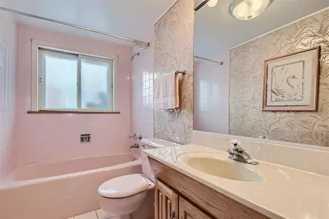 681 Manor Ct, Des Plaines, IL 60016 photo 28