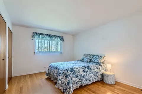 681 Manor Ct, Des Plaines, IL 60016 photo 14
