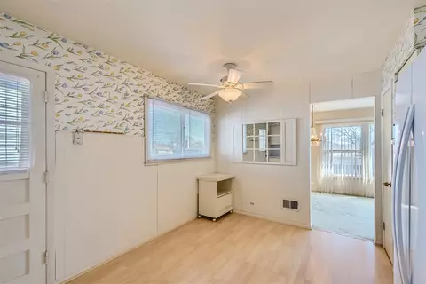 681 Manor Ct, Des Plaines, IL 60016 photo 12
