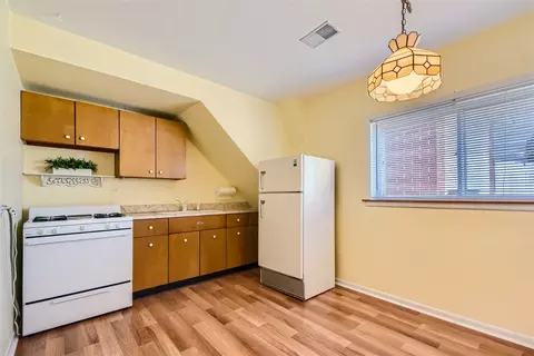 681 Manor Ct, Des Plaines, IL 60016 photo 25